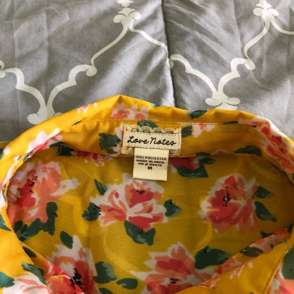 Sheer top with flower prints - Picture 2 of 8